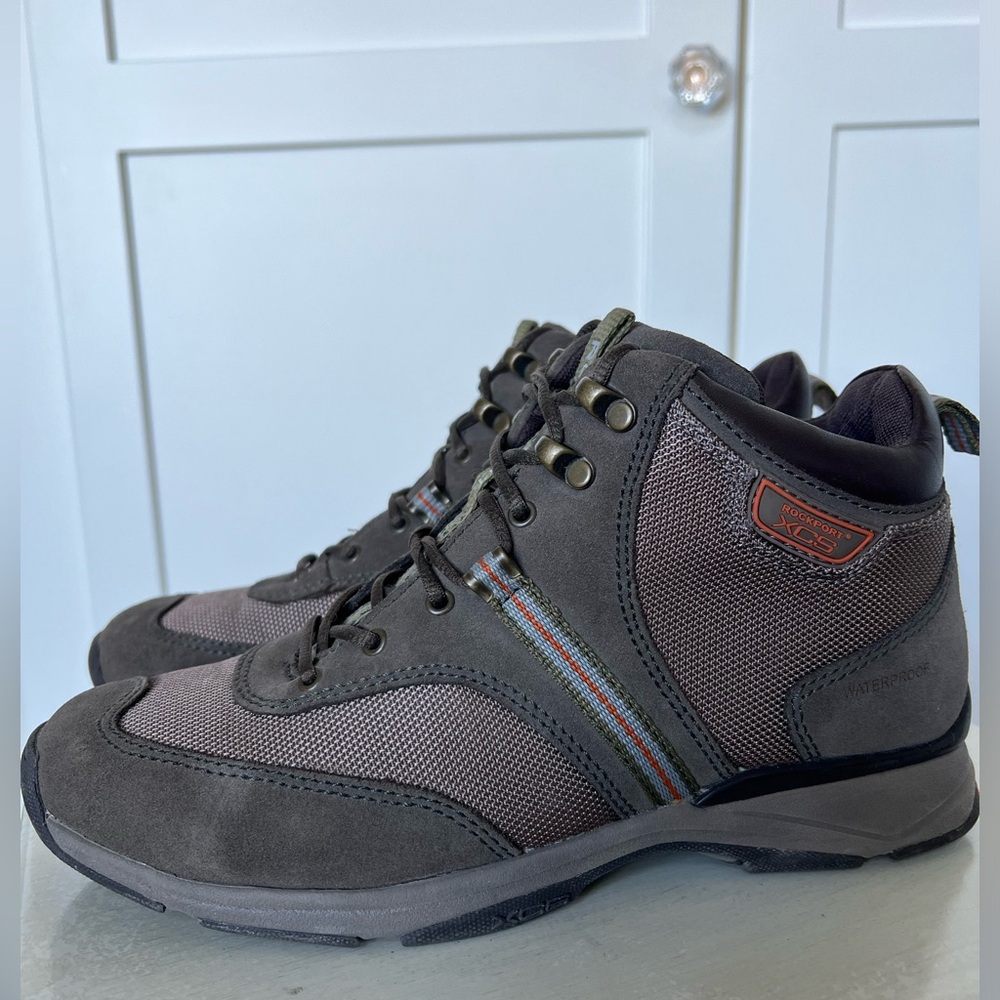 NWOT Rockport hiking boots 8.5 women